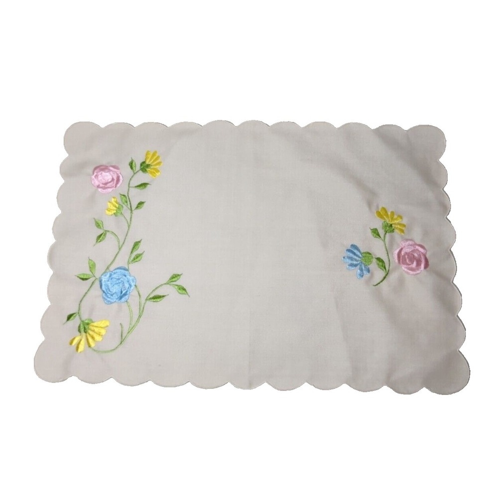 Vintage 6 placemats beige scalloped edge pink blue‎ yellow embroidered flowers